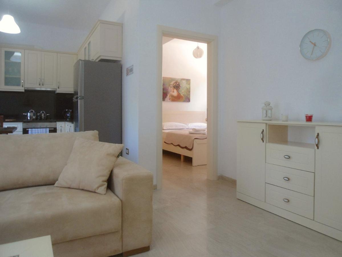Elia Apartament Palasë